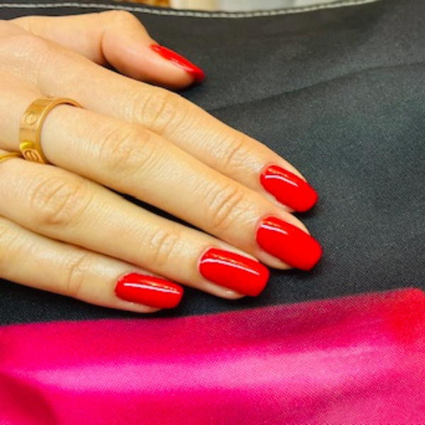 Remplissage gel avec semi permanent rouge Paris Paris de chez Elyamaje - nail beauty by M - Prothésiste ongulaire